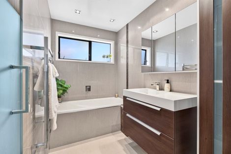 Photo of property in 4 Valdese Rise, Browns Bay, Auckland, 0630