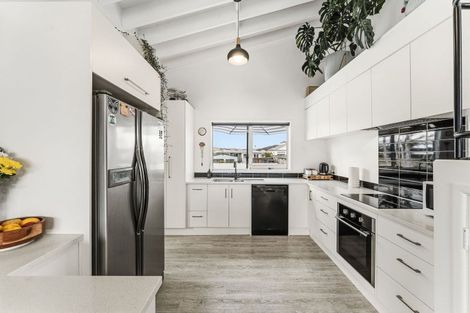 Photo of property in 82 Percy Road, Papamoa Beach, Papamoa, 3118