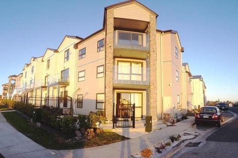 Photo of property in 2/7 Wallson Crescent, Wiri, Auckland, 2104