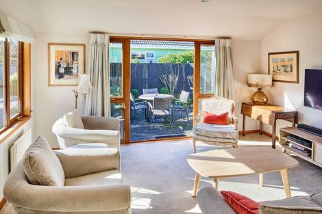 Photo of property in 2/130 Muritai Road, Eastbourne, Lower Hutt, 5013