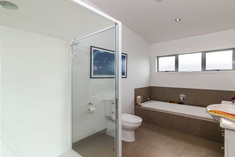 Photo of property in 2 Seagers Close, Kinloch, Taupo, 3377