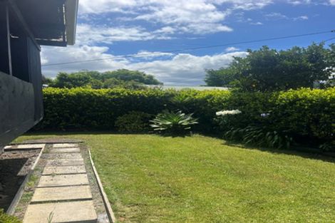 Photo of property in 9 Bishop Street, Green Bay, Auckland, 0604