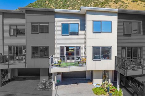 Photo of property in Te Kakariki Apartments, 5/5 Wellington Road, Paekakariki, 5034