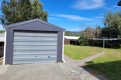 Photo of property in 42 Westmere Place, Manapouri, 9679