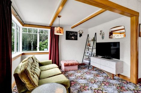 Photo of property in 3 Cross Street, Lepperton, New Plymouth, 4373