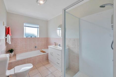 Photo of property in 27 Gendo Avenue, Henderson, Auckland, 0612