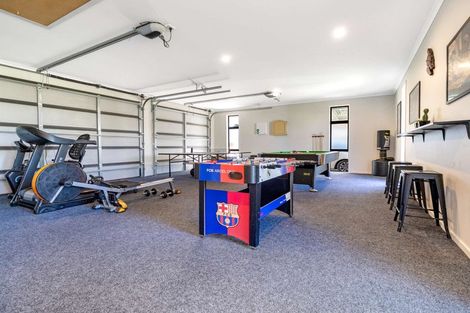 Photo of property in 8 Meadowview Close, Waiuku, 2123