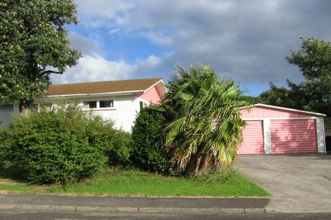 Photo of property in 2 Thomas Rea Place, Te Atatu South, Auckland, 0610