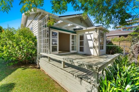Photo of property in 3 Frieston Road, Milford, Auckland, 0620
