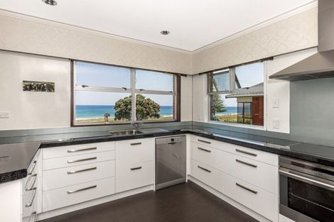 Photo of property in 92 Moana Road, Okitu, Gisborne, 4010