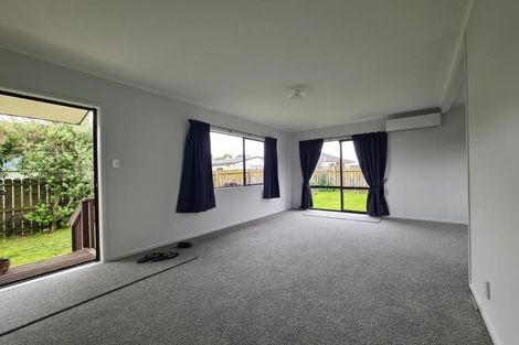 Photo of property in 1/22 Etherton Drive, Weymouth, Auckland, 2103