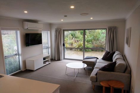 Photo of property in 92 Sunstone Crescent, Timberlea, Upper Hutt, 5018