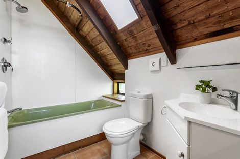 Photo of property in 3 Mizpah Road, Waiake, Auckland, 0630