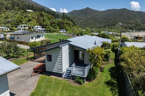 Photo of property in 11 Okiwi Crescent, Okiwi Bay, French Pass, 7193