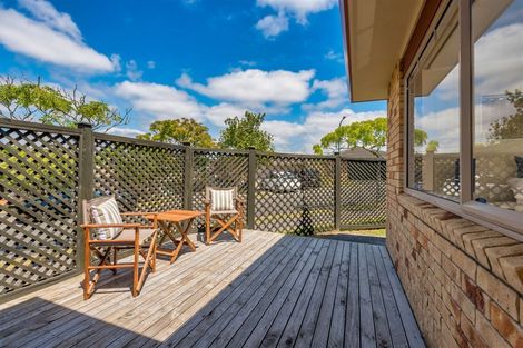 Photo of property in 28 Ginders Drive, Massey, Auckland, 0614