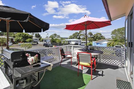 Photo of property in 10 Valencia Place, Manurewa, Auckland, 2102