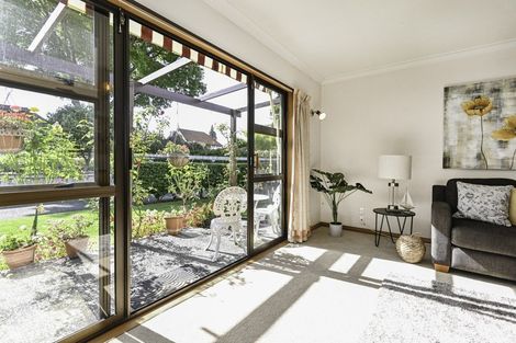 Photo of property in 2/505 Fitzroy Avenue, Hastings, 4122