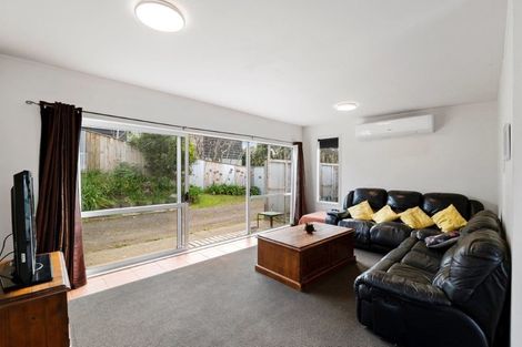 Photo of property in 16 Eruini Street, Waikanae Beach, Waikanae, 5036