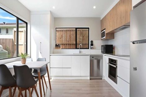 Photo of property in 152c Colwill Road, Massey, Auckland, 0614