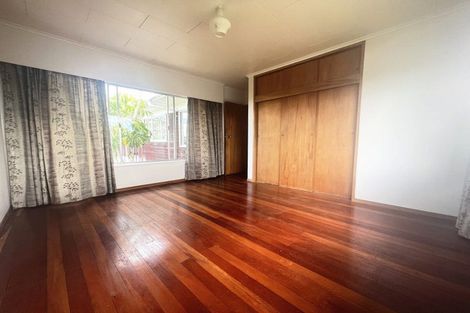 Photo of property in 7 Chatsworth Crescent, Pakuranga Heights, Auckland, 2010