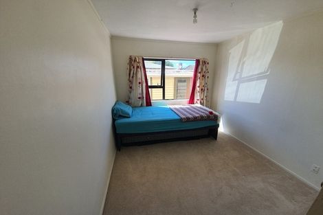 Photo of property in 2/1 Bamboo Grove, Kelston, Auckland, 0602
