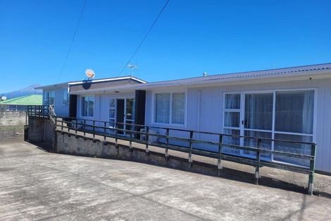 Photo of property in 8 Simons Street, Moturoa, New Plymouth, 4310