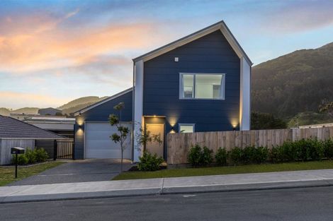 Photo of property in 60 Hokioi Drive, Kenepuru, Porirua, 5022