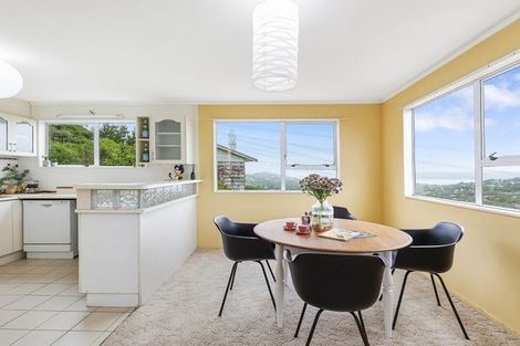 Photo of property in 1 Chequers Way, Crofton Downs, Wellington, 6035