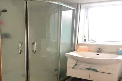 Photo of property in 15 Hauraki Crescent, Pinehill, Auckland, 0632