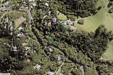 Photo of property in 112 Piha Road, Piha, 0772