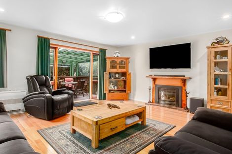 Photo of property in 8 Woodstock Terrace, Tawa, Wellington, 5028