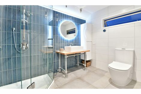 Photo of property in 168 Centreway Road, Orewa, 0931