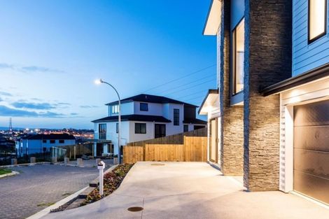 Photo of property in 21 Merv Clarke Lane, Massey, Auckland, 0614