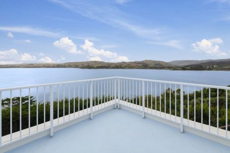 Photo of property in 28 Molyneux Close, Whitby, Porirua, 5024