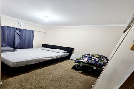 Photo of property in 2/940 East Coast Road, Northcross, Auckland, 0630