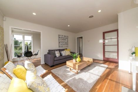 Photo of property in 15 Westall Road, New Lynn, Auckland, 0600