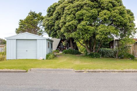Photo of property in 127 Blue Pacific Parade, Riversdale Beach, Masterton, 5872