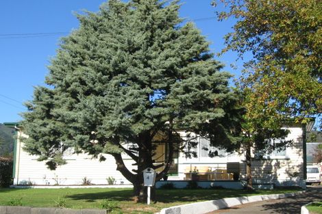 Photo of property in 4 Young Grove, Stokes Valley, Lower Hutt, 5019