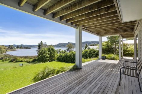 Photo of property in 104 Tukere Drive, Whangamata, 3620