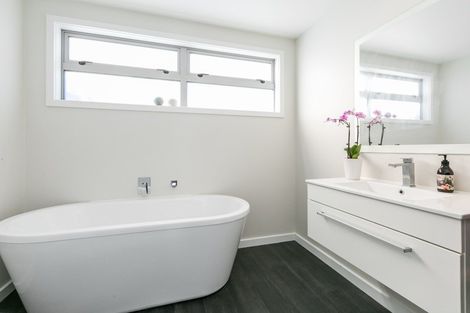 Photo of property in 9a Saint Hill Lane, Havelock North, 4130