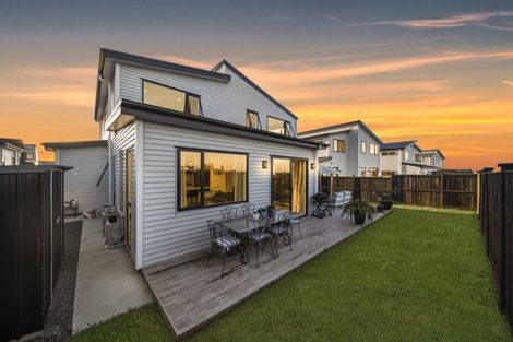 Photo of property in 11 Koiora Road, Clarks Beach, 2122