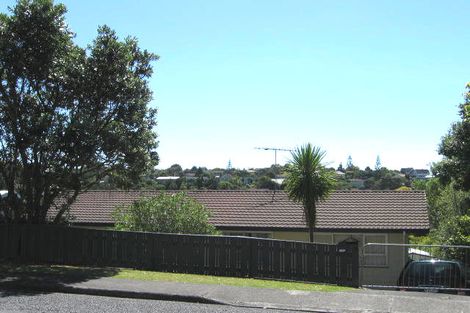 Photo of property in 25 Nor'east Drive, Northcross, Auckland, 0632