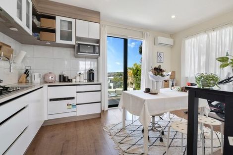 Photo of property in 37 Churchill Road, Murrays Bay, Auckland, 0630