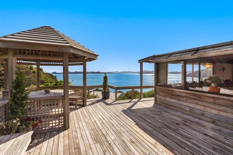 Photo of property in 2 Queens View Road, Russell, 0202