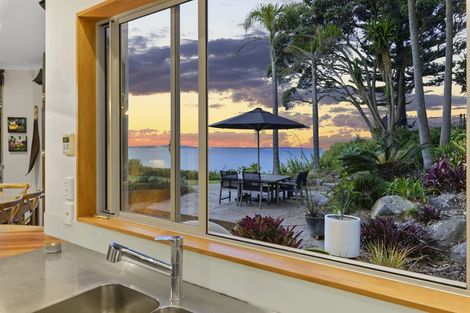 Photo of property in 24 Cliff Road, Torbay, Auckland, 0630