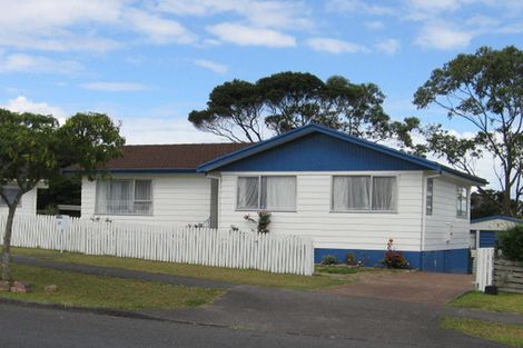 Photo of property in 27 West Harbour Drive, West Harbour, Auckland, 0618