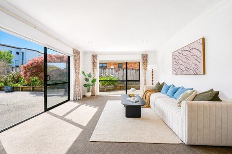 Photo of property in 20 Mackwell Road, Fairview Heights, Auckland, 0632