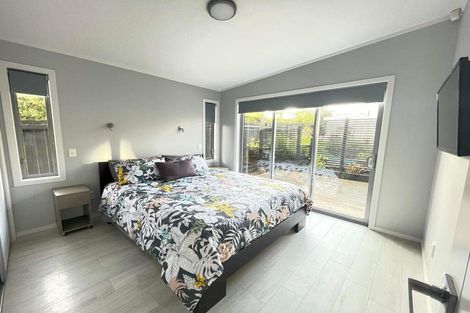 Photo of property in 15 Old Lake Road, Narrow Neck, Auckland, 0624