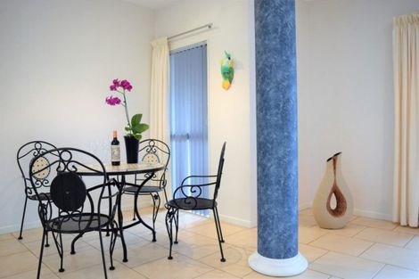 Photo of property in 4 Burgundy Park Avenue, Henderson, Auckland, 0612