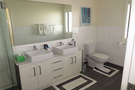 Photo of property in 16 Carnation Court, Cambridge, 3434